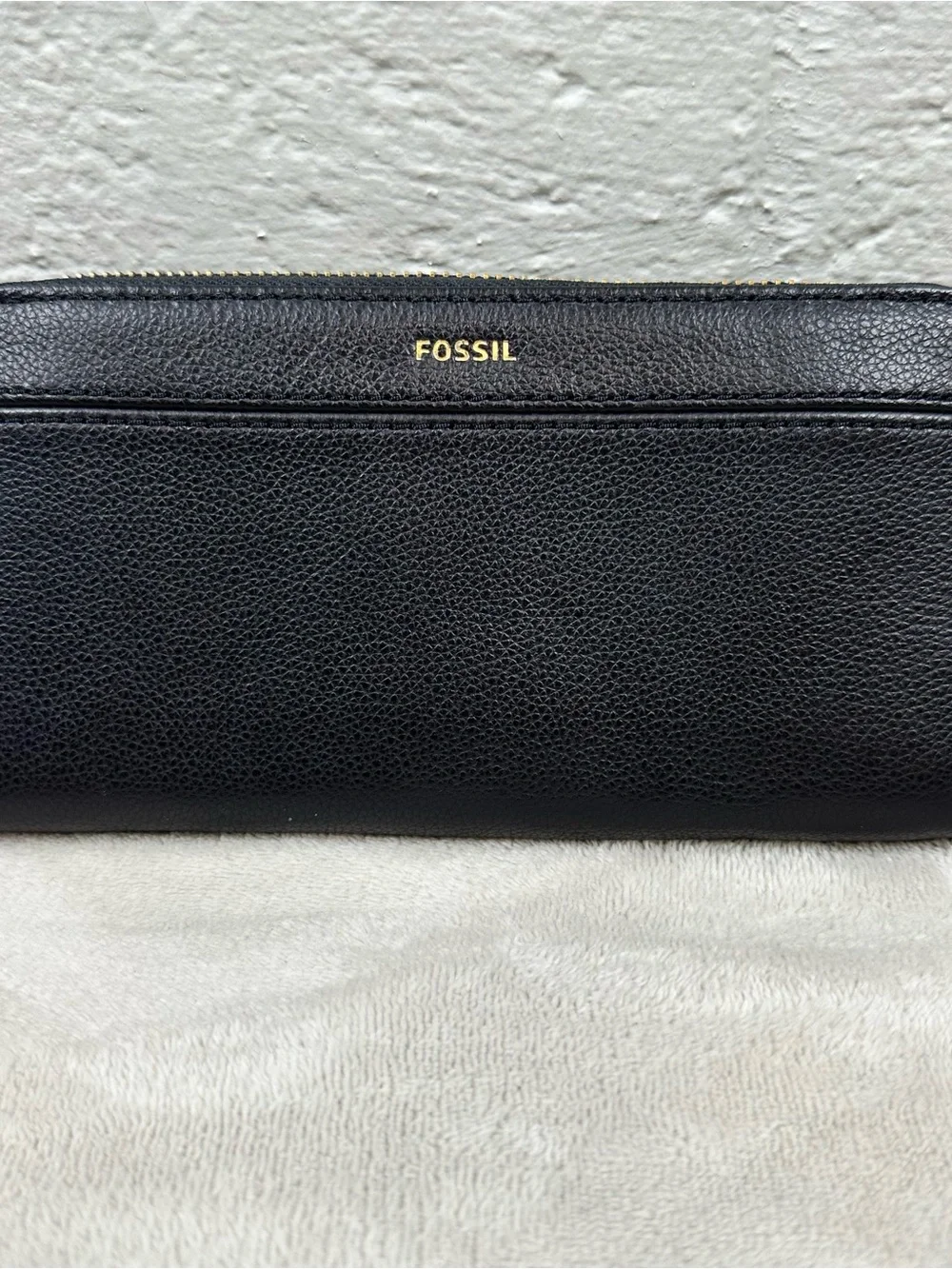 Fossil Black Cowhide Leather Zip Around Wallet Gold Hardware Pebbled Clutch